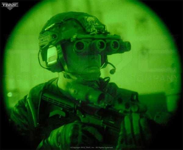 Comparaison des optiques NVG et thermiques dans Delta Force Night Ops