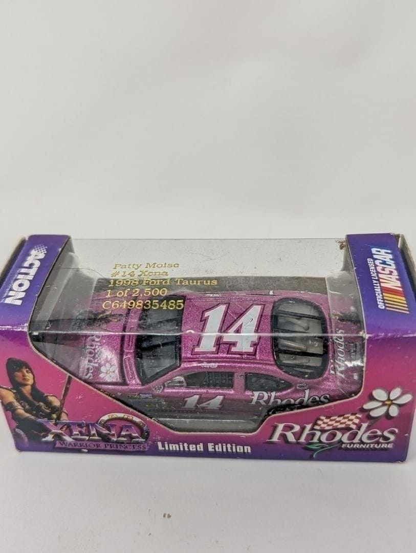 Item hadiah Kereta Super Syiling Xena Live yang digunakan dalam pemberian hadiah VIP dengan kos 680,000 Syiling